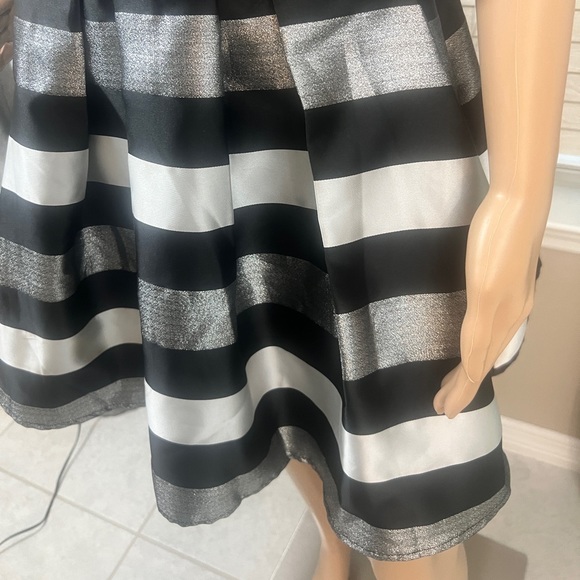 My Michelle 2 Piece Semi-Formal
Formal Junior Dress - Picture 2 of 16